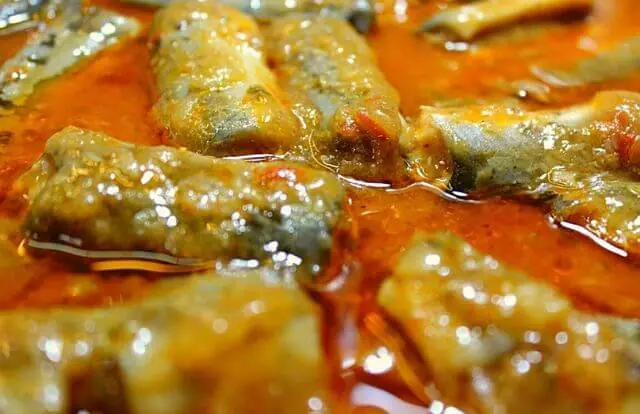 Comida casera para llevar, siguiendo la tradición de la cocina catalana de la Ribera del Ebro y la dieta mediterránea de la Costa Dorada.
