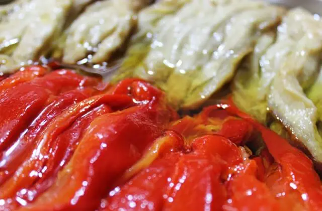 Carta de tapas y guarnición de comida preparada lista para llevar en La Ràpita