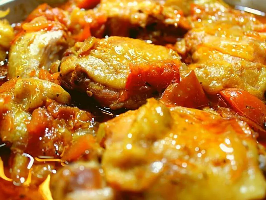 En Navidad, Nochebuena, Nochevieja, Año Nuevo; en períodos como la Cuaresma, la Semana Santa y la Pascua; y durante las festividades del verano, encárganos comida tradicional de temporada.